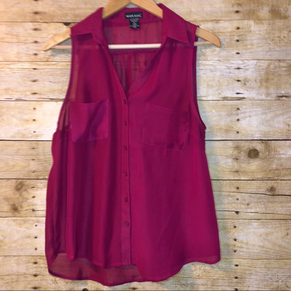 Wet Seal sleeveless shirt collar